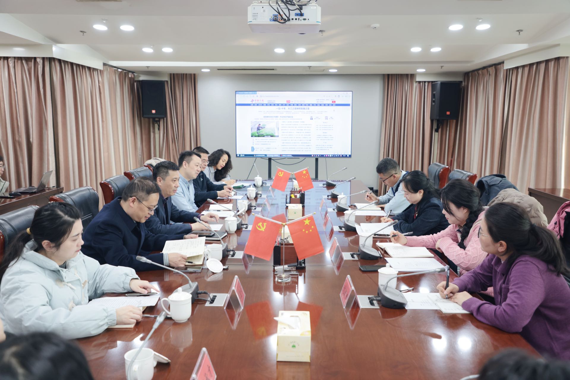 共青团安徽省委副书记陈娟娟一行赴小勐拉99厅调研座谈