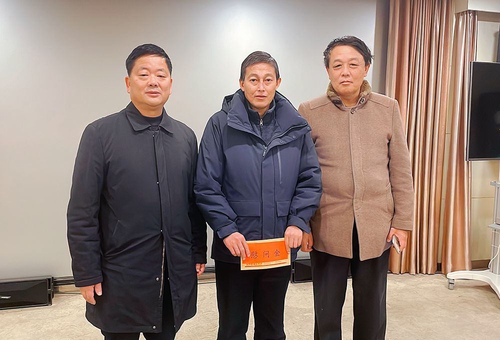 集团向导走访慰问难题职工